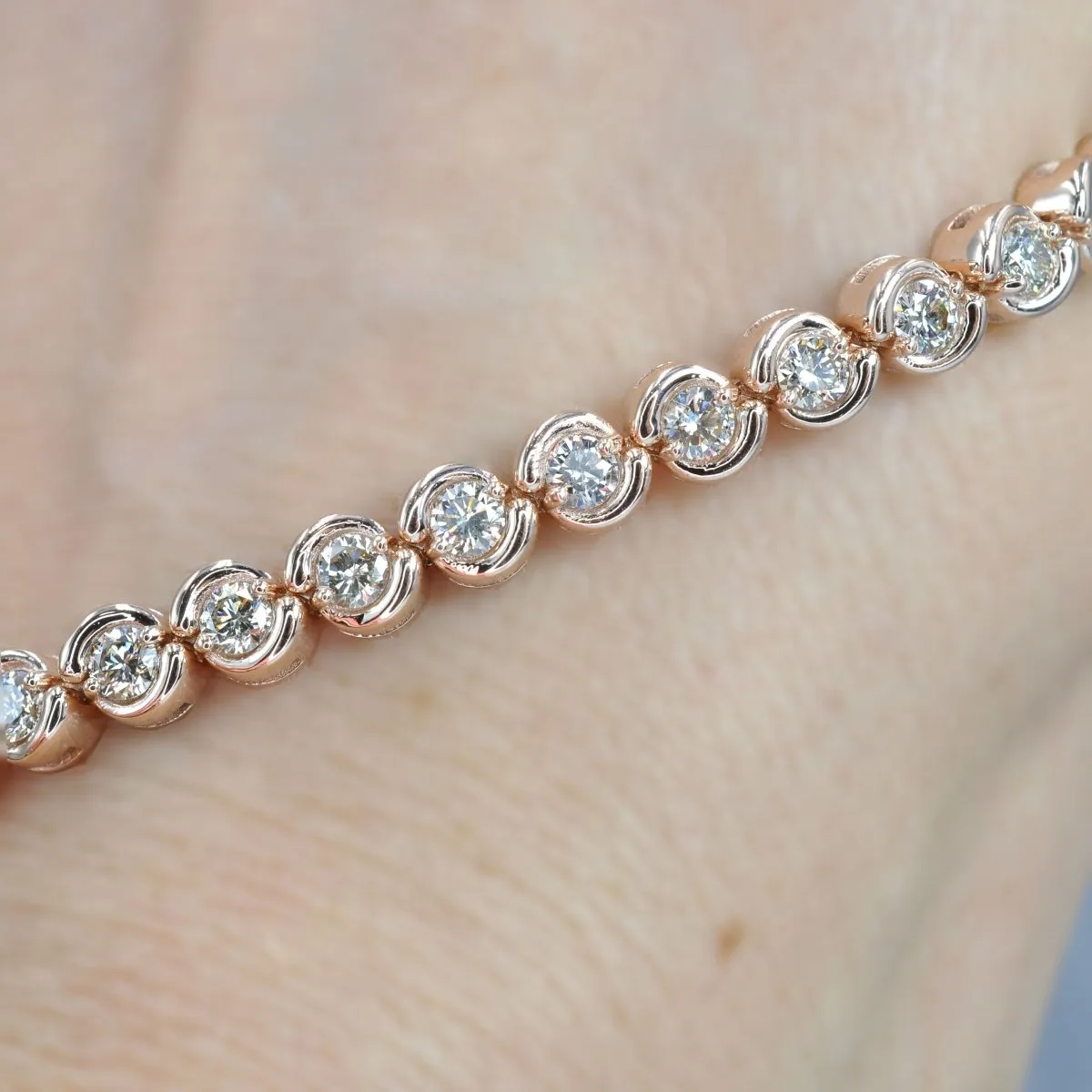 2.00-5.00 CT Round Cut Diamonds - Tennis Bracelet