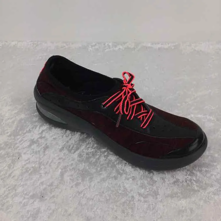 BZees Women Size 7.5 Black/Orange NWOT Mesh Slip Ons Sneakers