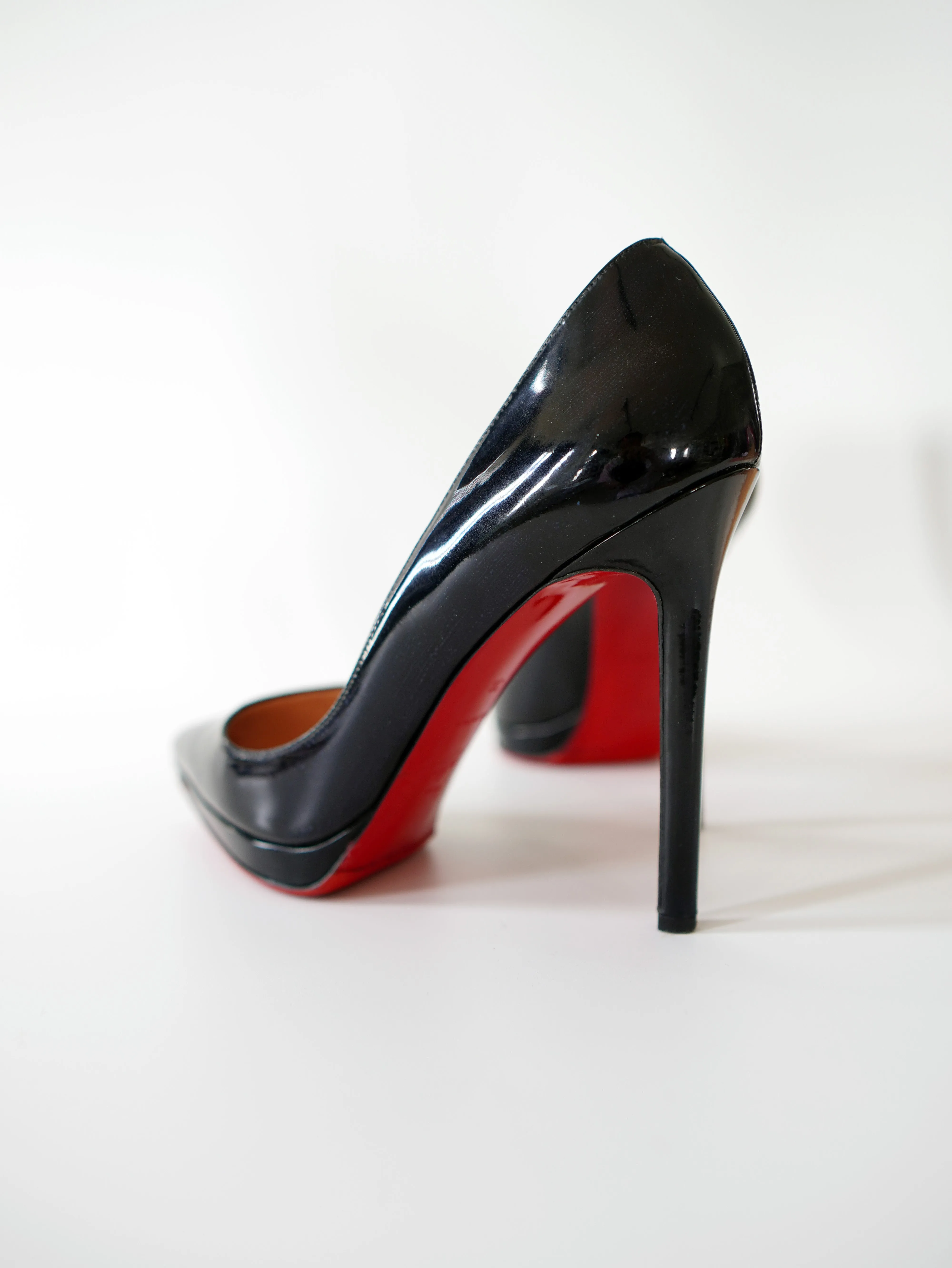 <b>CHRISTIAN LOUBOUTIN</b> <br>Pigalle Plato Pumps Patent 38