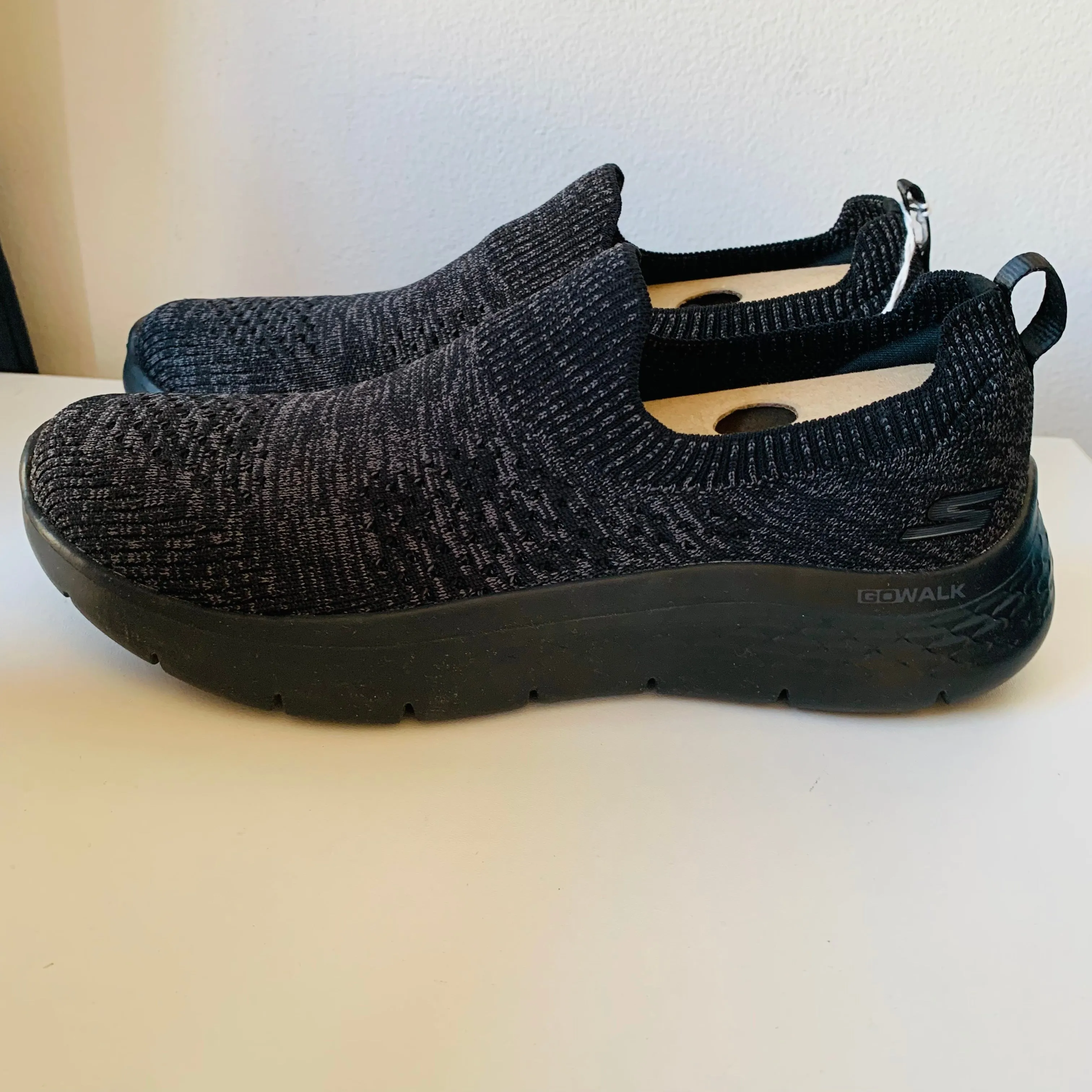 Skechers Black Arch Fit Washable Jasper Slip On Sneakers Size 7.5 Women’s New In Box