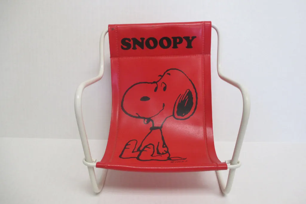 Snoopy Dog and Chair