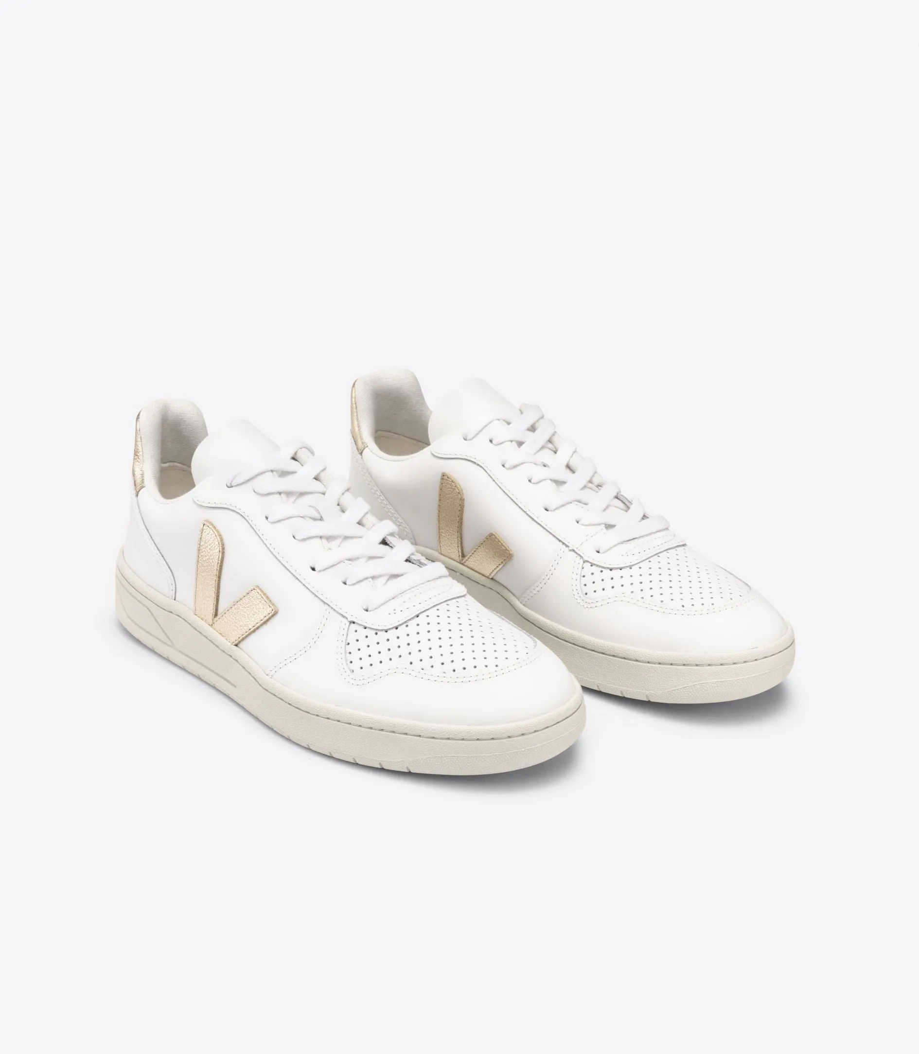 Veja - V-10 Leather in Extra White Platine