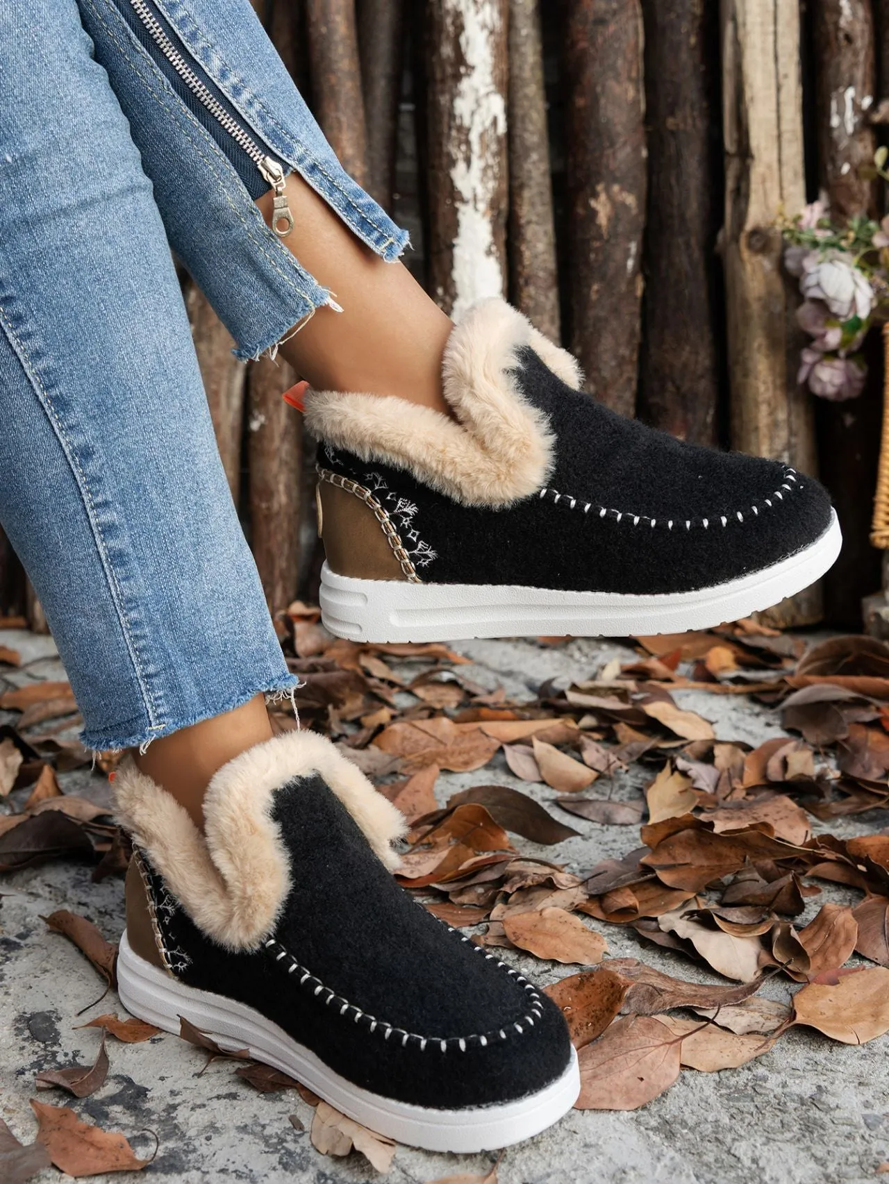 Women's Furry Suede Round Toe Flat Sneakers