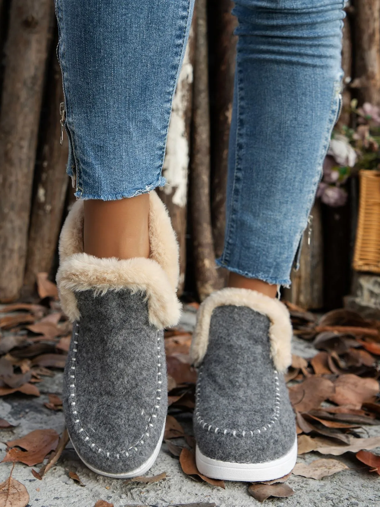 Women's Furry Suede Round Toe Flat Sneakers