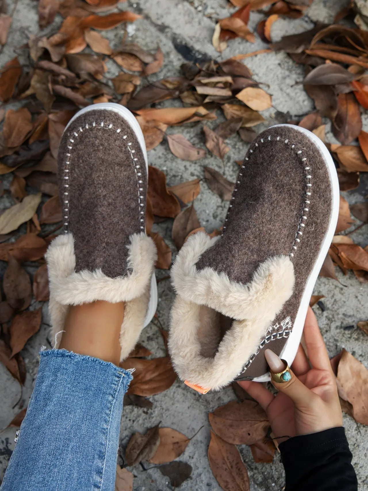 Women's Furry Suede Round Toe Flat Sneakers