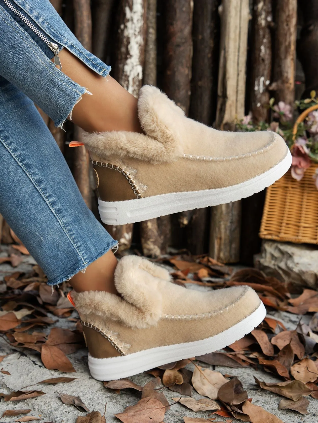 Women's Furry Suede Round Toe Flat Sneakers