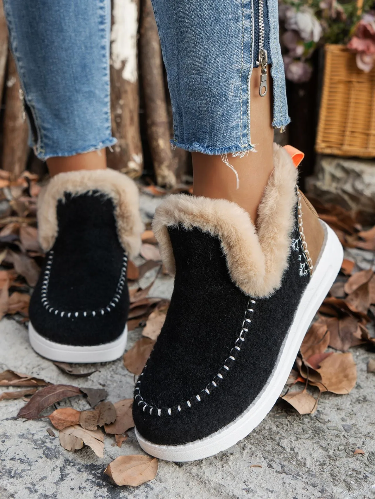 Women's Furry Suede Round Toe Flat Sneakers
